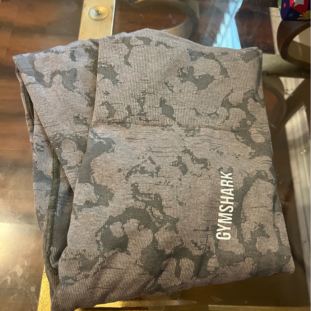 COPY - Gymshark Camo leggings. slightly worn